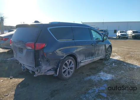 2017 Chrysler Pacifica Limited z USA, uszkodzony, nr VIN 2C4RC1GG8HR635556